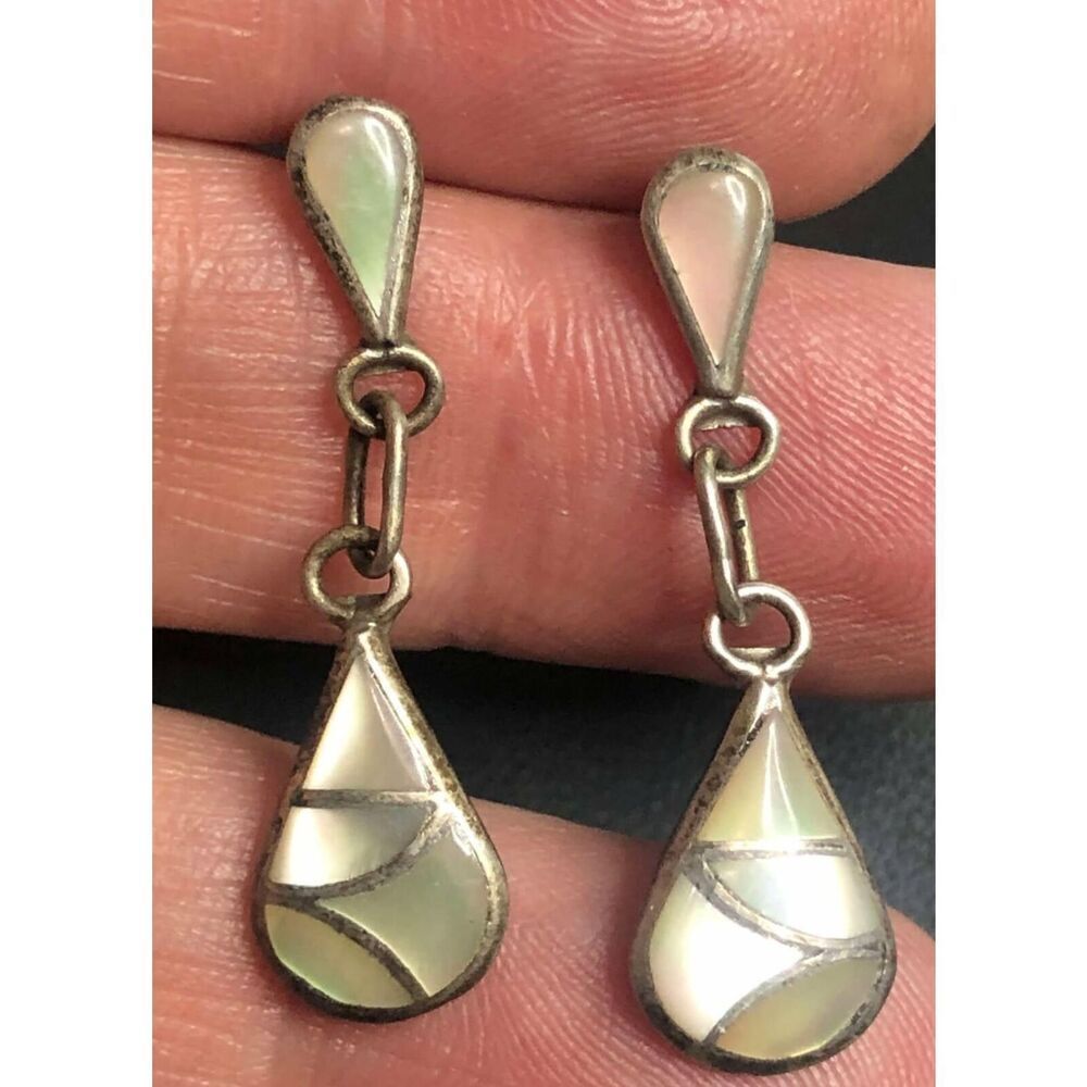 3154 sterling silver 925 Signed eagle head mother of pearl inlay earrings 2.5g